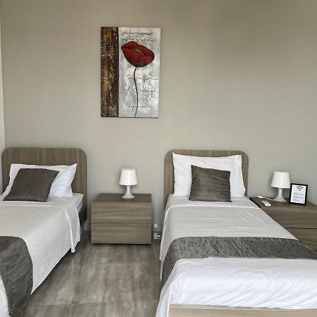 F10 Room 3, Private Room Two Single Beds Shared Bathroom In Shared Flat Msida Zewnętrze zdjęcie