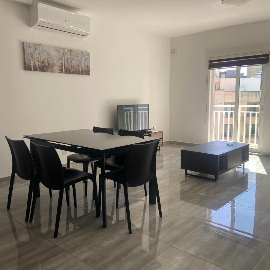 F10 Room 3, Private Room Two Single Beds Shared Bathroom In Shared Flat Msida Zewnętrze zdjęcie