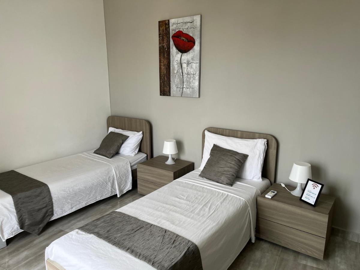 F10 Room 3, Private Room Two Single Beds Shared Bathroom In Shared Flat Msida Zewnętrze zdjęcie